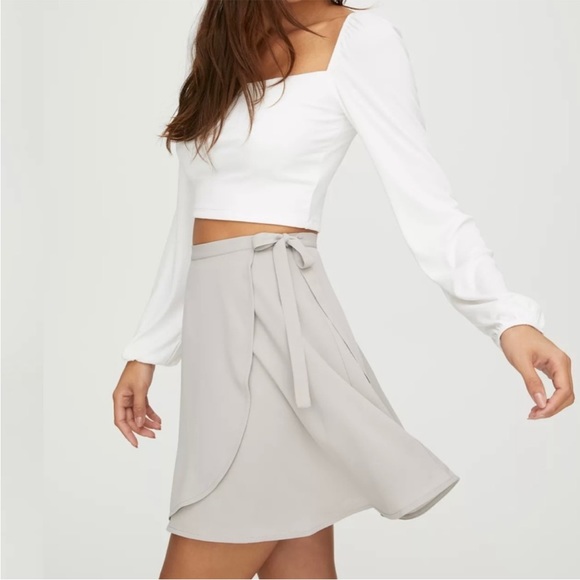 Sunday Best Ariel Skirt Size 6.  Great condition.  Taupe.  From Aritzia. - Picture 2 of 7